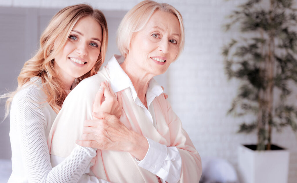 3 junge Frauen am Boden liegend